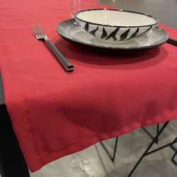 chemin-table-restaurant-tissu-rouge
